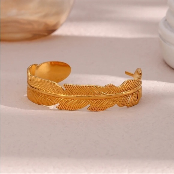 NEW 18K GOLD LEAF BANGLE CUFF BRACELET - Picture 4 of 10